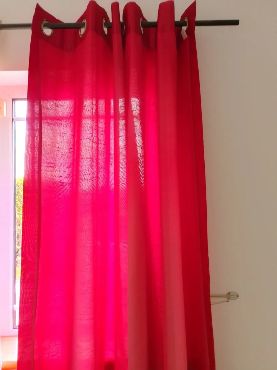PAIR OF RED EYELET CURTAINS, 62 x 72, NOT LINED. - Image 2