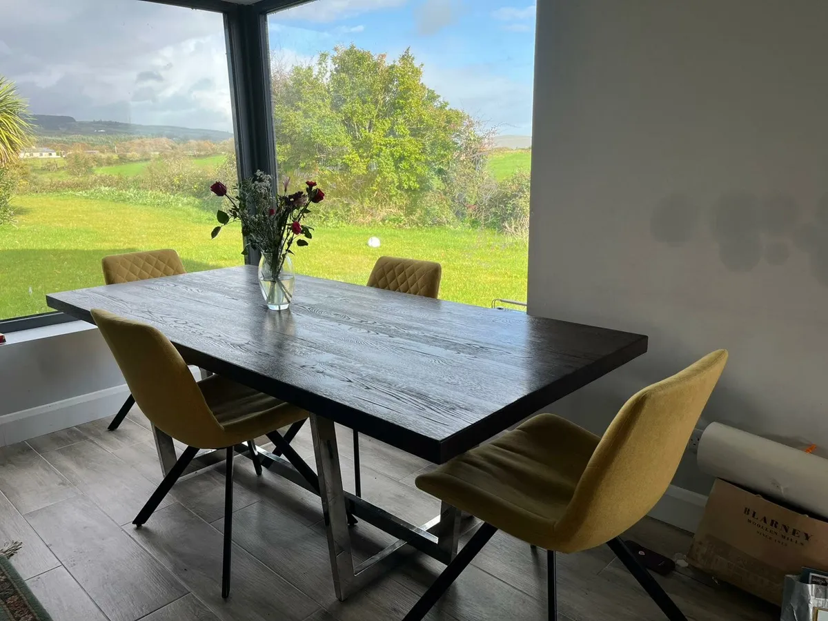 Dining table and chairs - Image 1