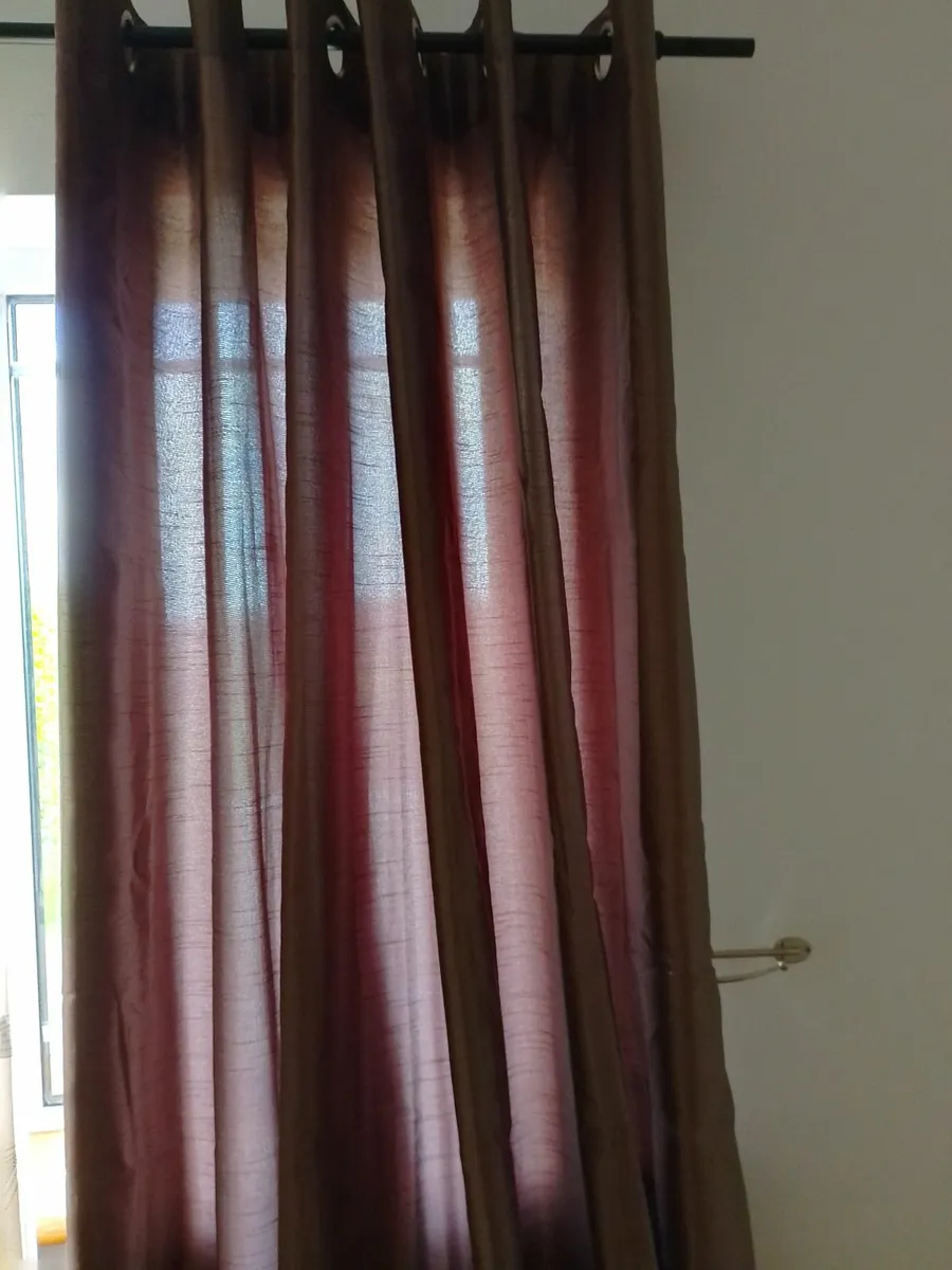 PAIR OF BRONZE EYELET CURTAINS. 90x 90. NOT LINED. - Image 2