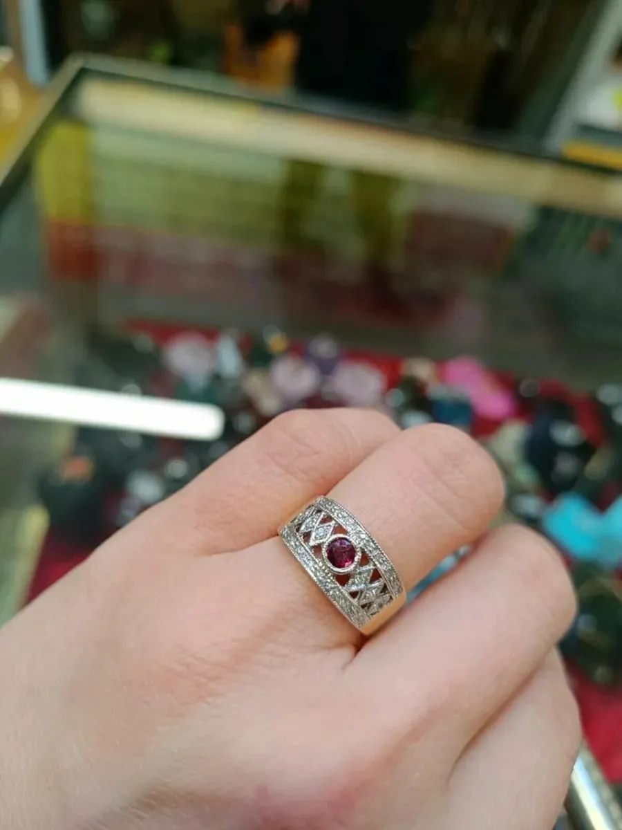 18k Yellow Gold Diamond & Ruby Wide Ring - Image 4