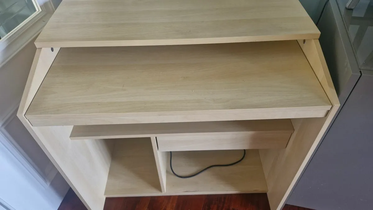 Office desk - Image 1