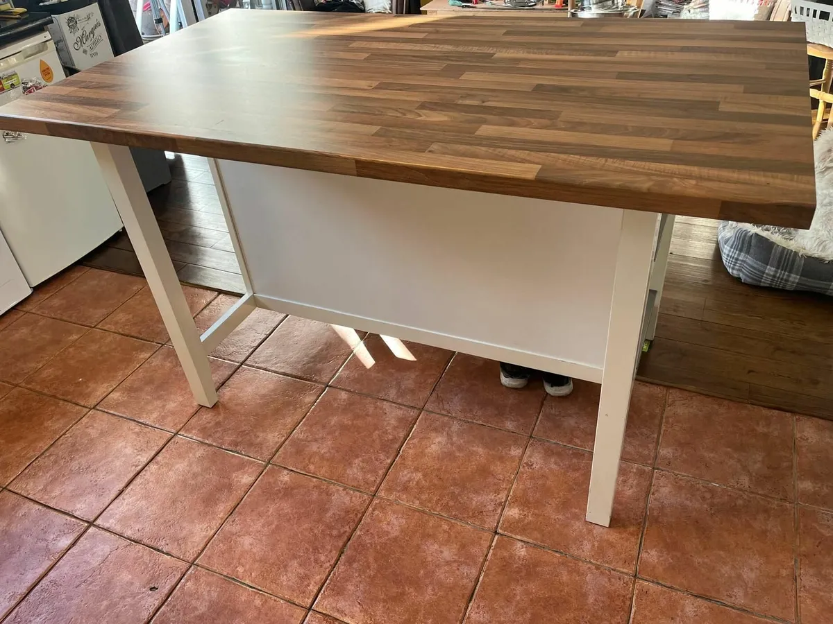 Kitchen Island - Image 1