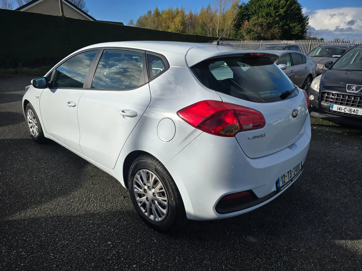 12 Kia Ceed 1.6 Crdi Hatchback New Shape - Image 2