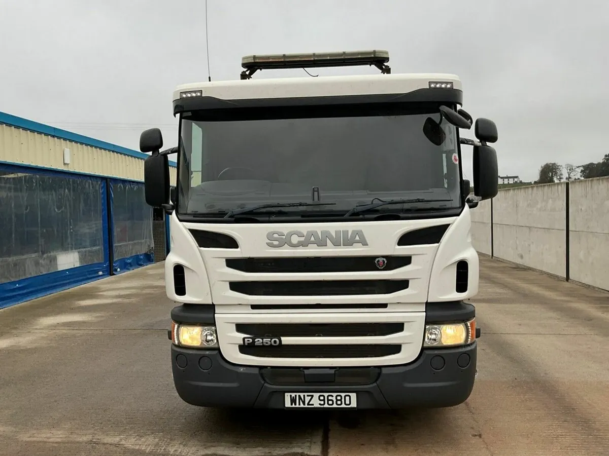 SCANIA P250 18 TON 4X2 CHEESE WEDGE PLANT LORRY - Image 3