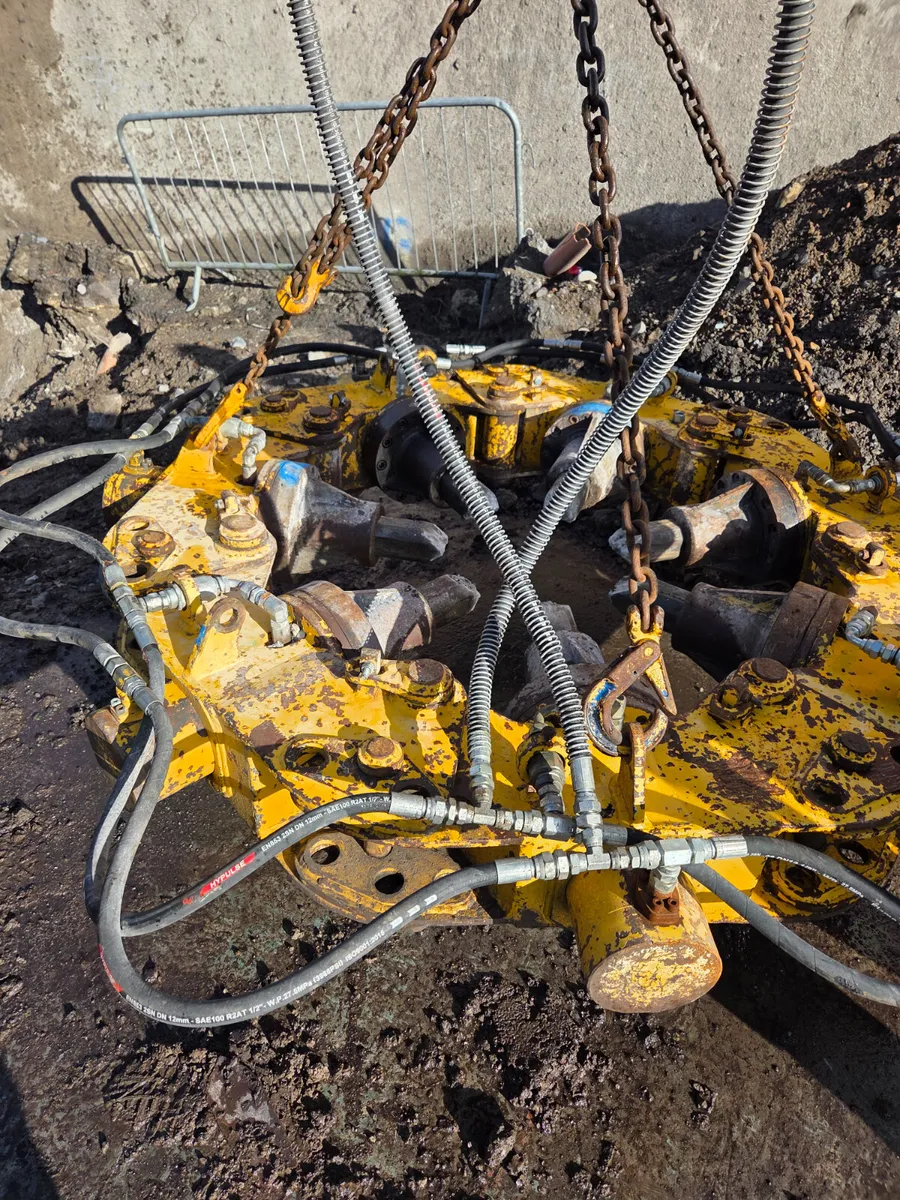 Hydraulic Pile Cropper For Hire - Image 1