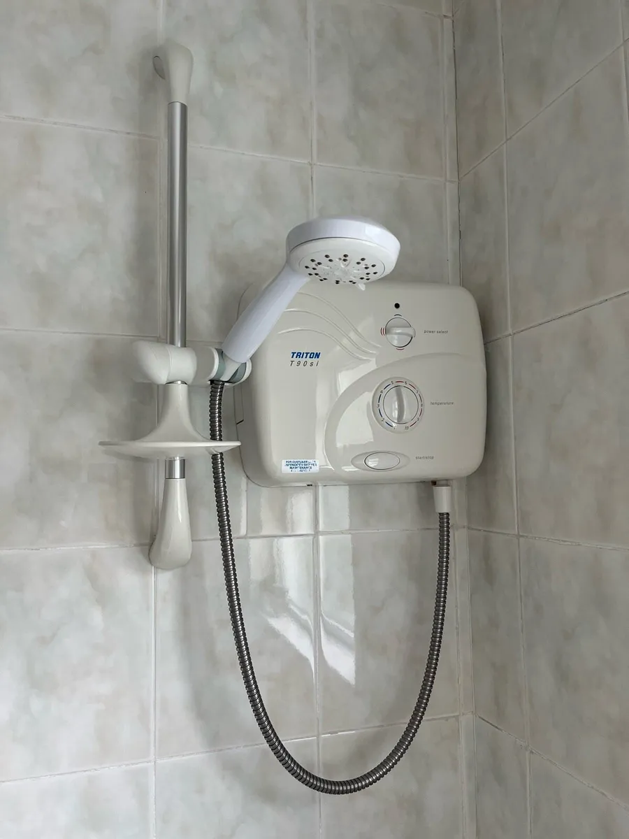 Triton i90 shower - Image 1