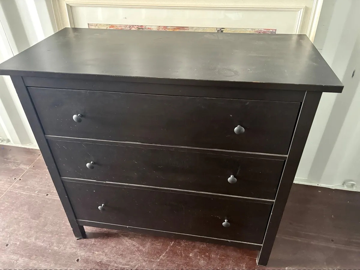 Chest of drawers
