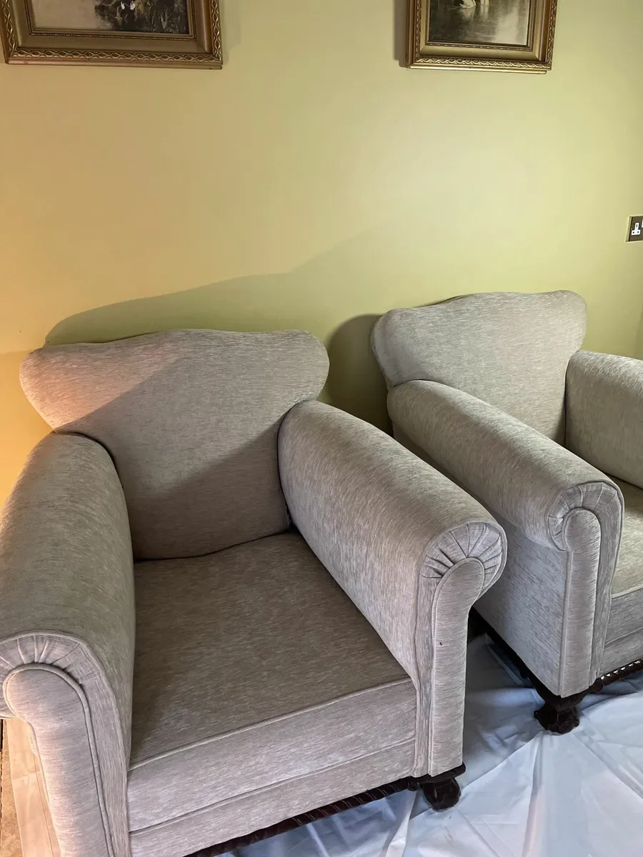 Pair of High-Quality Armchairs - Image 3