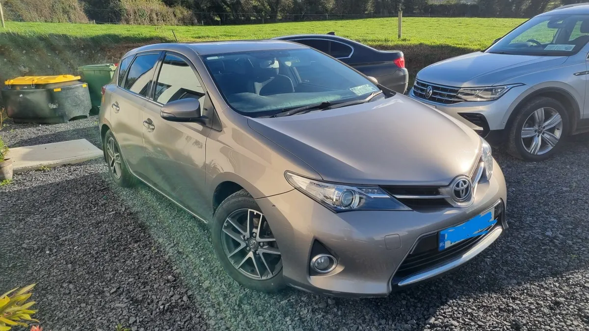 Toyota Auris 2015 - Image 1