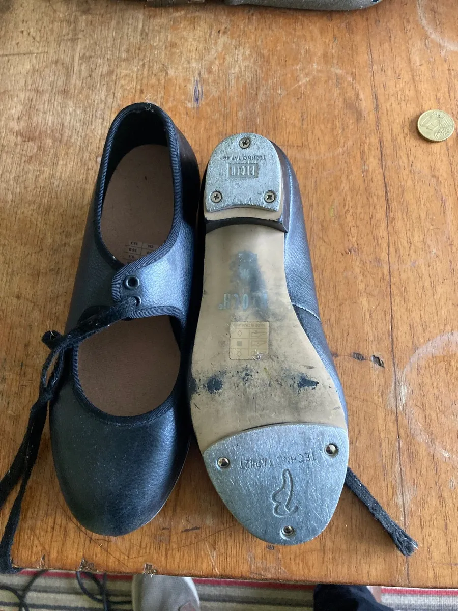 Tap dancing shoes