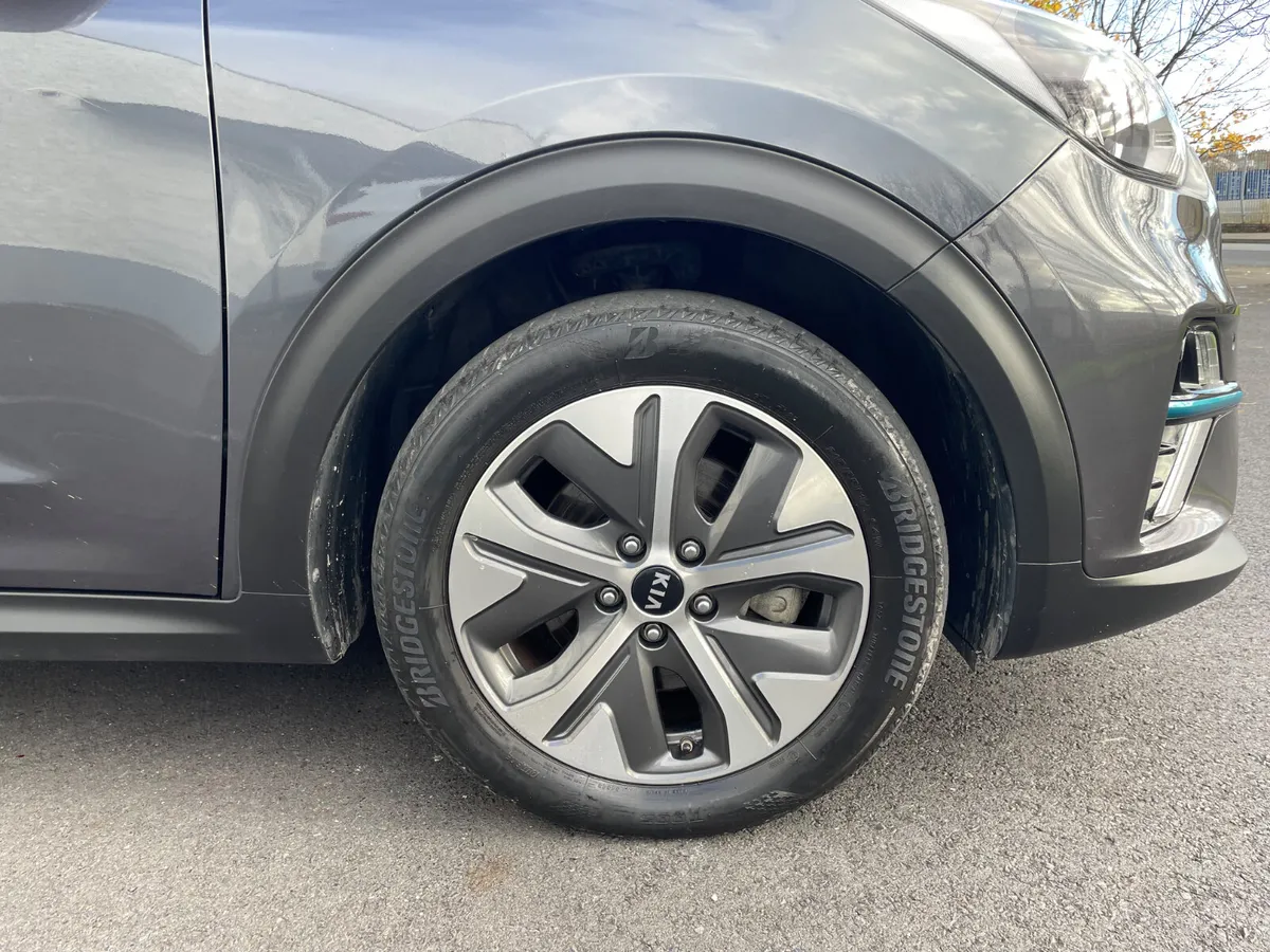 E-NIRO - 64KW - APPLE PLAY - HEATED LEATHER-120TAX - Image 2