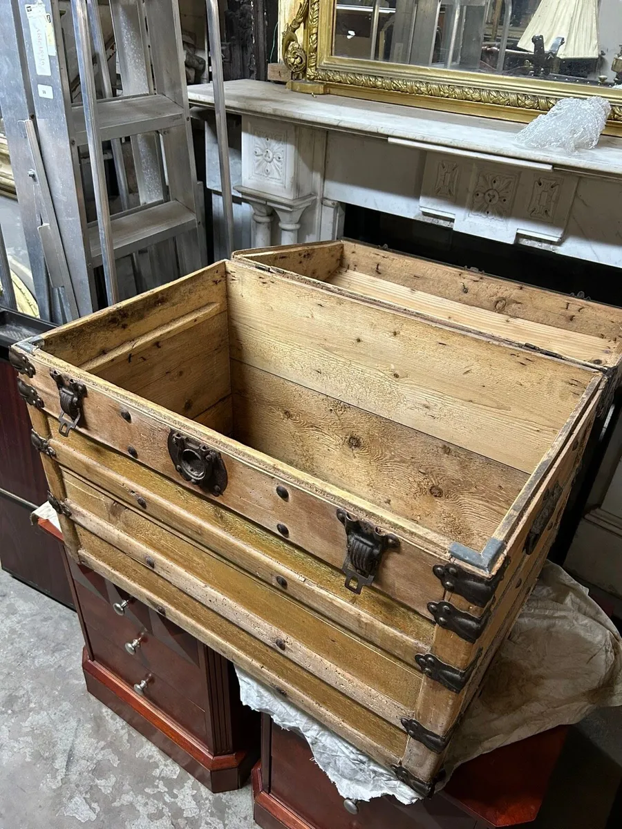 Antique Victorian travelling chest - Image 2
