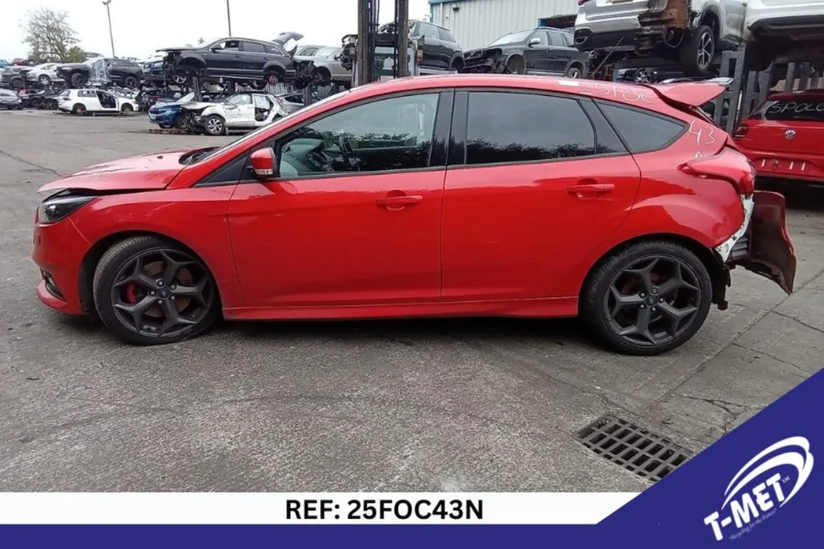 2016 FORD FOCUS BREAKING FOR PARTS - Image 3