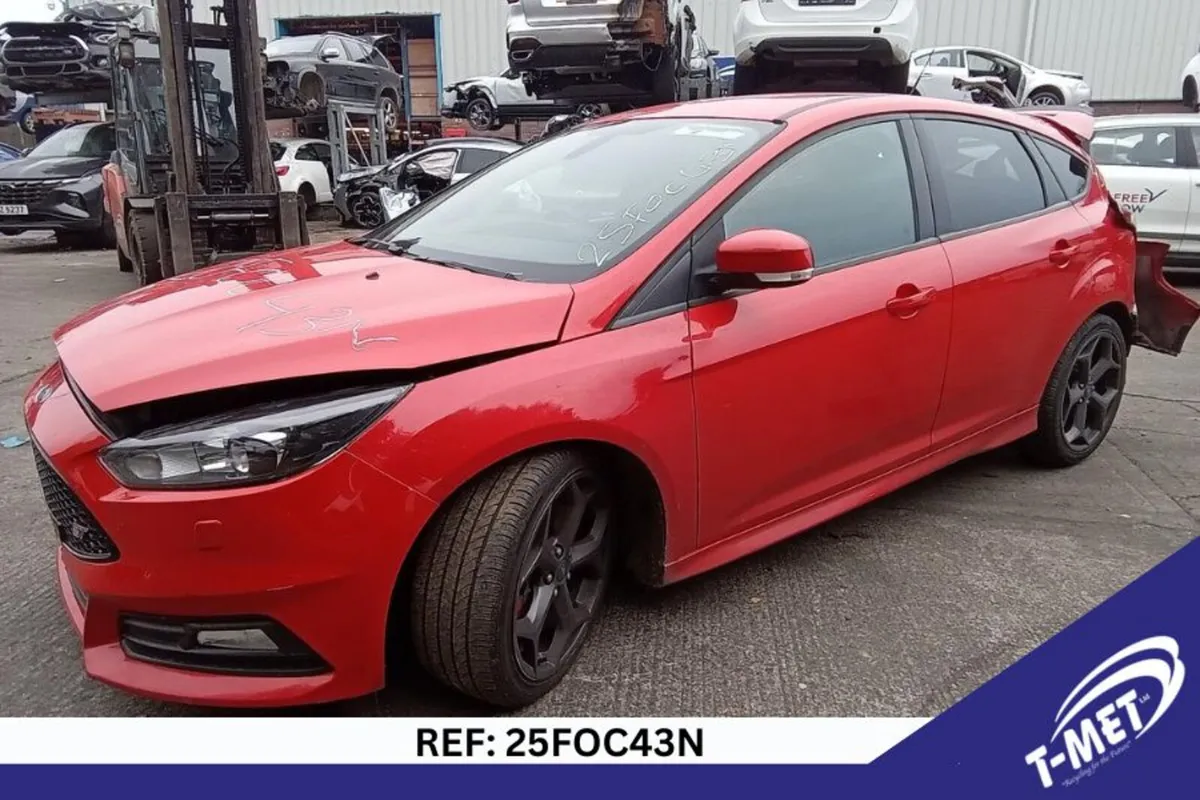 2016 FORD FOCUS BREAKING FOR PARTS - Image 2