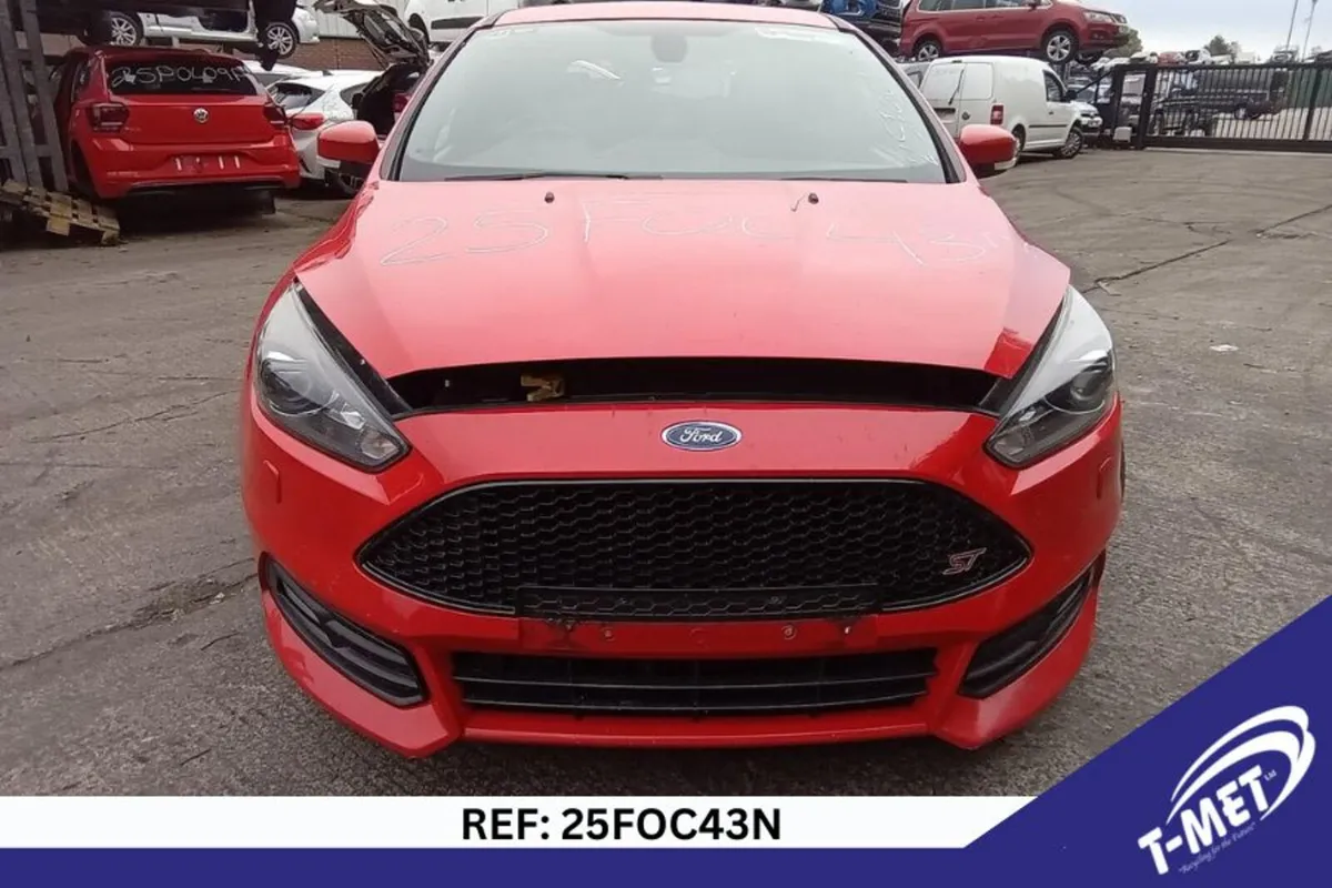 2016 FORD FOCUS BREAKING FOR PARTS - Image 1
