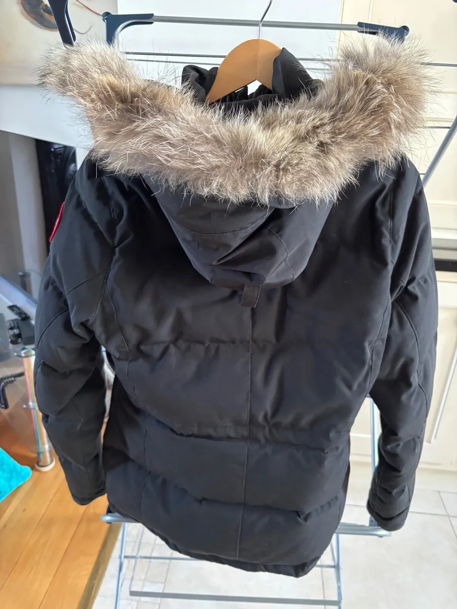 Canada goose womens chelsea parka size M - Image 4