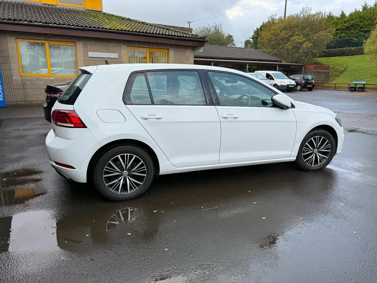 White Volkswagen Golf 2018 - Image 3
