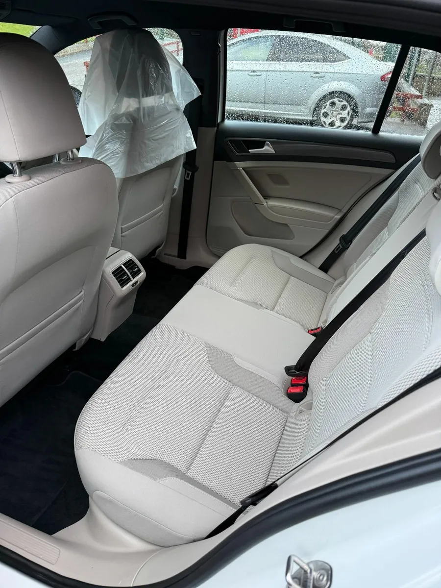 White Volkswagen Golf 2018 - Image 4