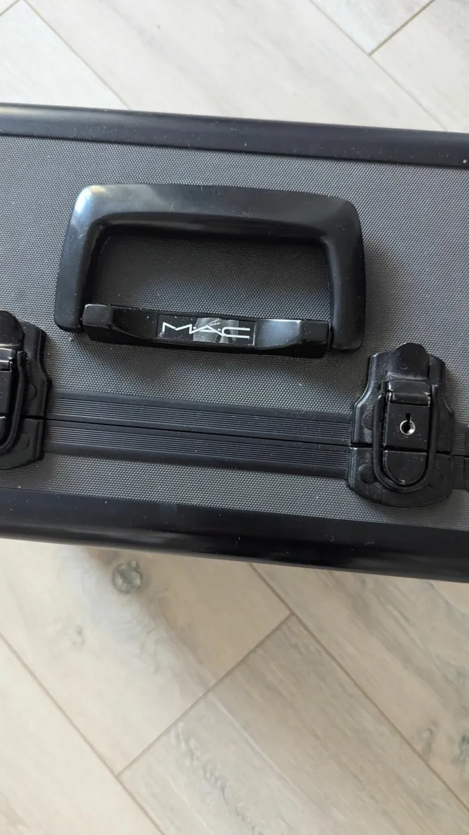 FREE makeup box - Image 1