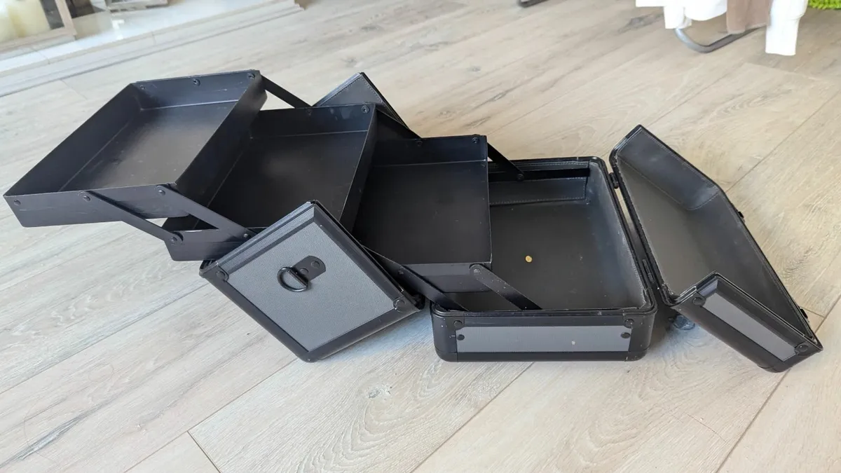 FREE makeup box - Image 4