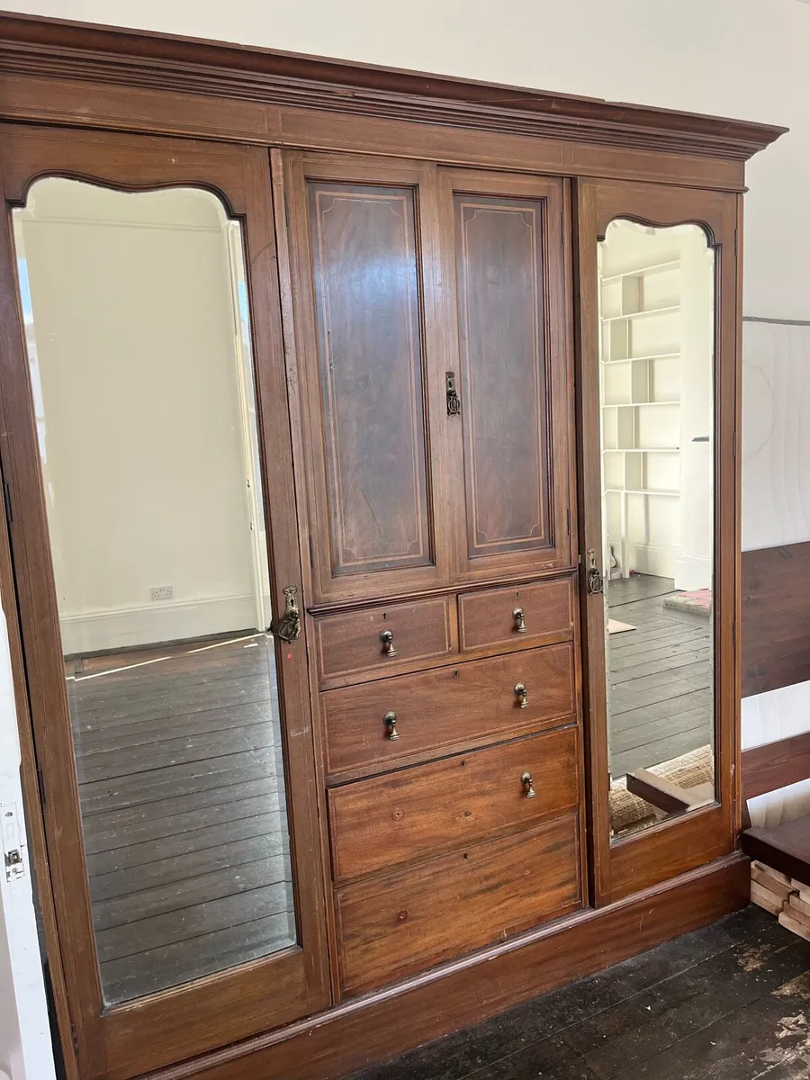 Free Wardrobe - Image 1