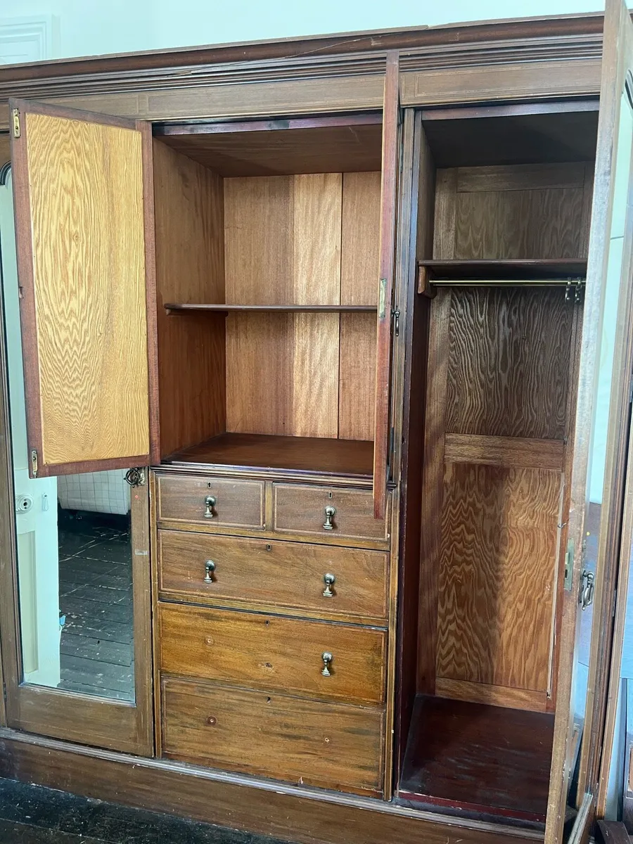 Free Wardrobe - Image 2