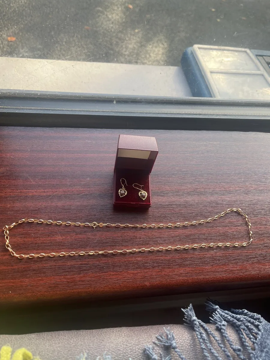 Earrings and a rose goldchain9ct gold  stamped - Image 1