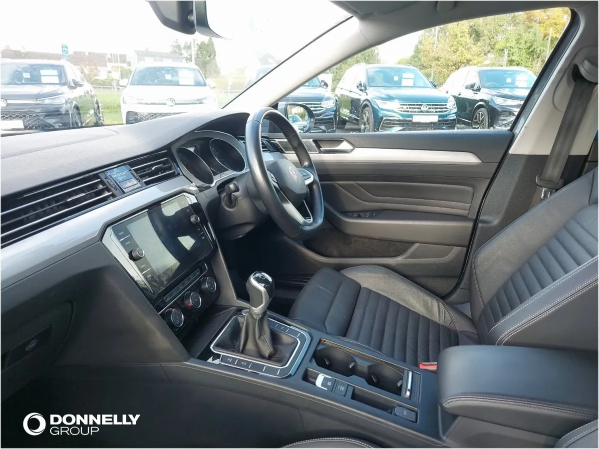 Volkswagen Passat Saloon SEL - Image 2