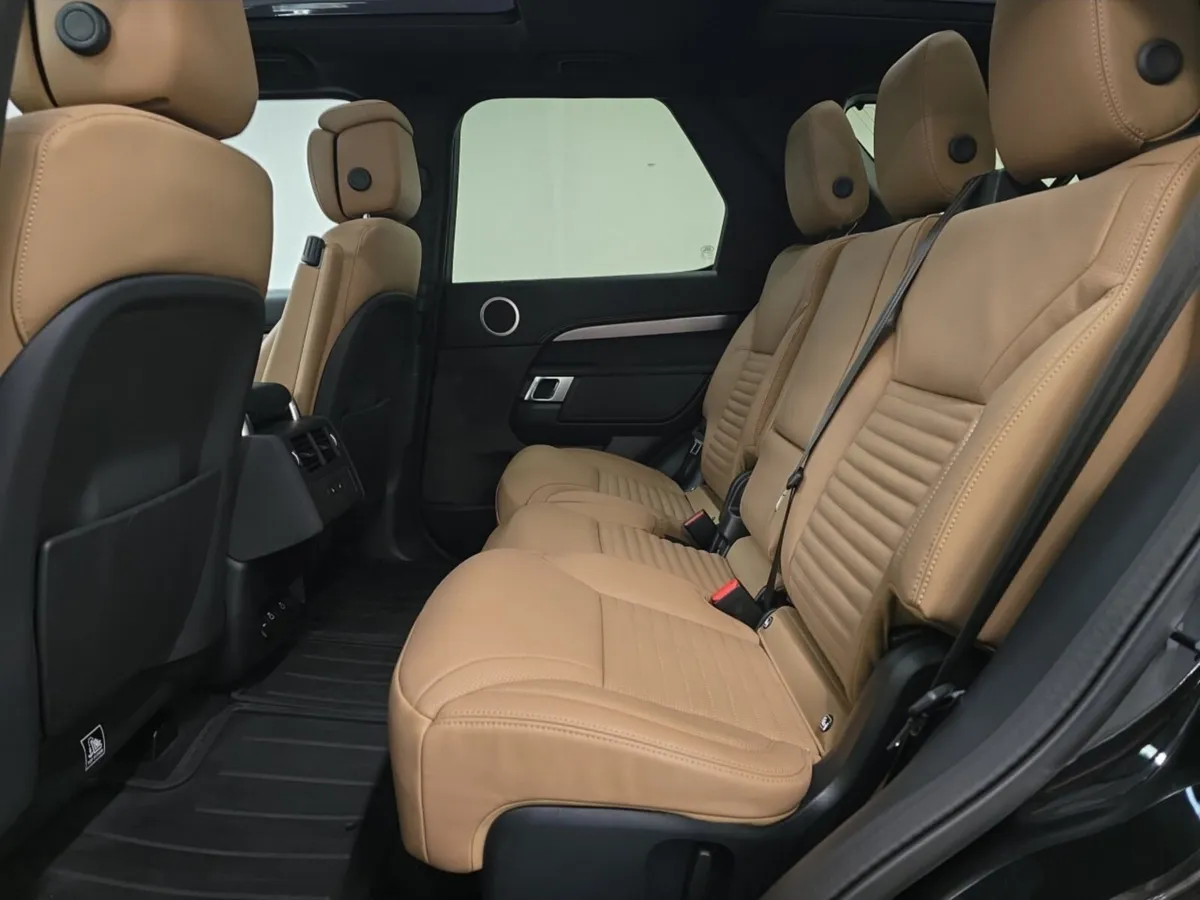 Land Rover Discovery Diesel Sw Dynamic HSE - Image 4