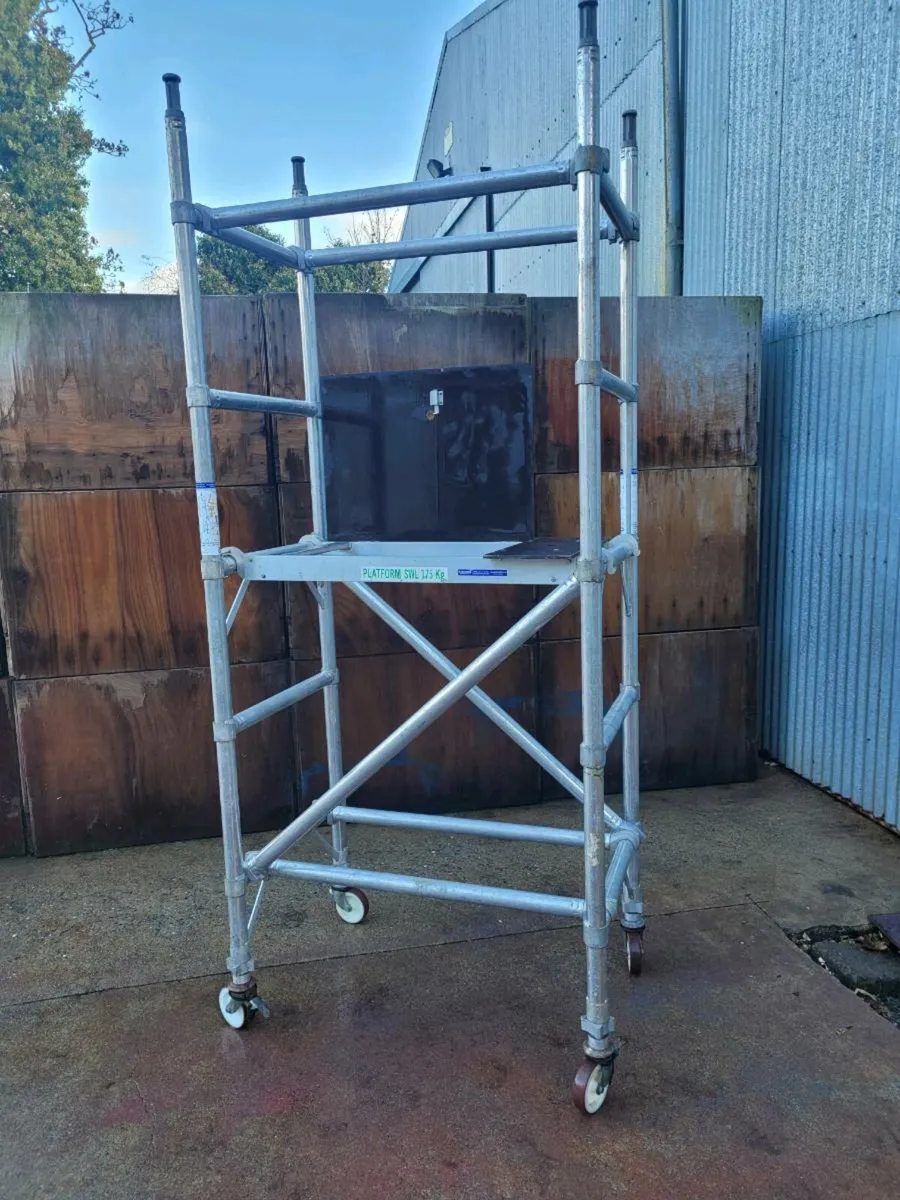 Small aluminium scaffold tower - Image 1