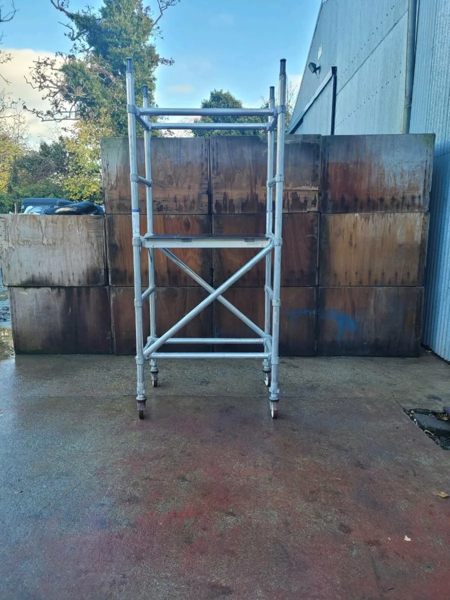 Small aluminium scaffold tower - Image 2