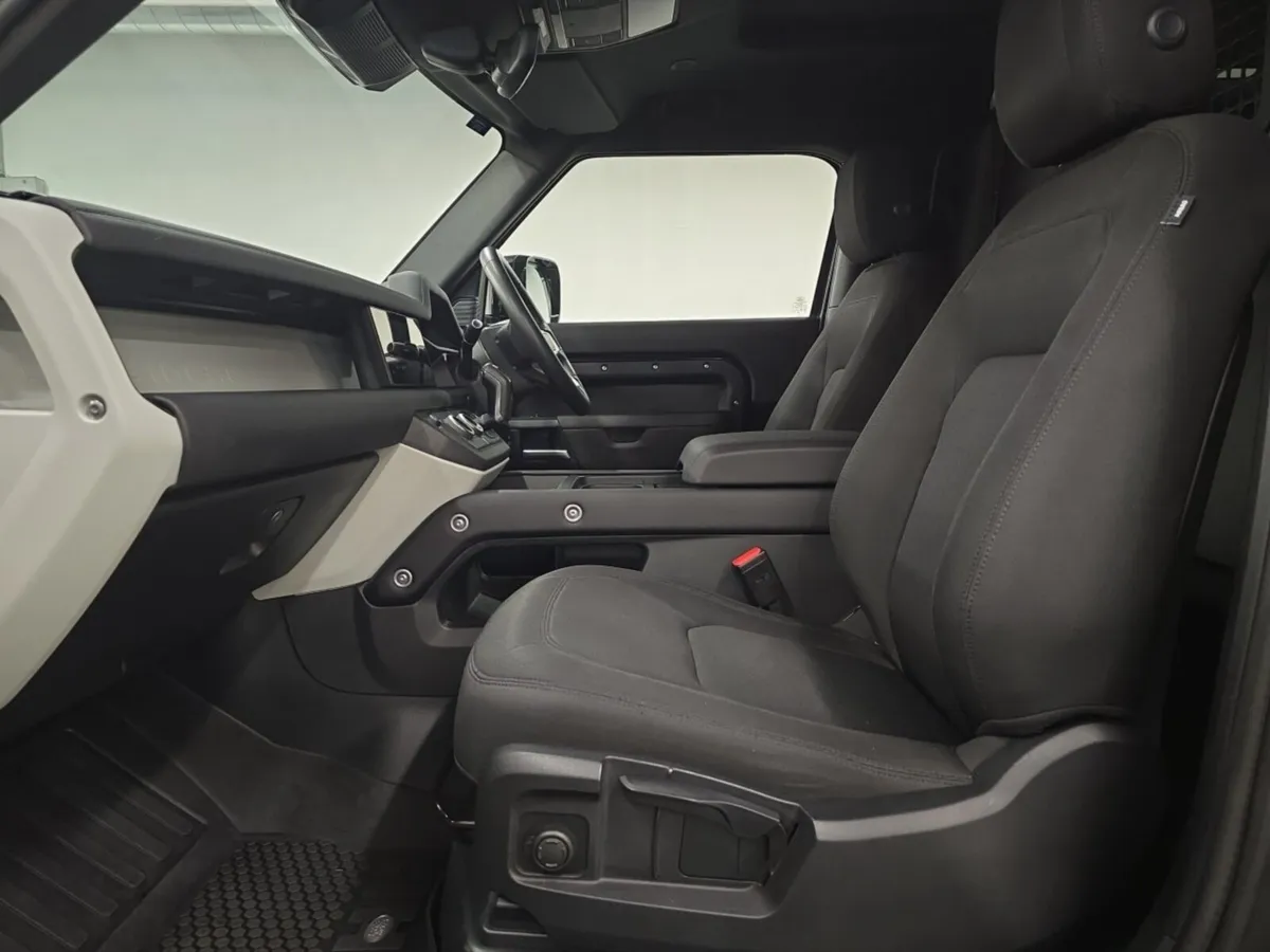 Land Rover Defender 90 Diesel - Image 3