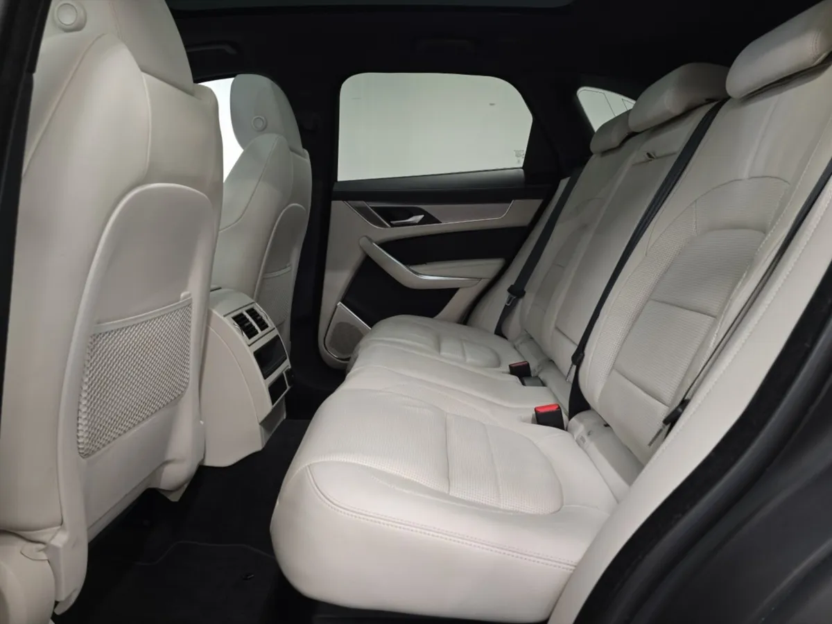 Jaguar F-pace F-Pace Diesel Estate R-Dynamic S - Image 4