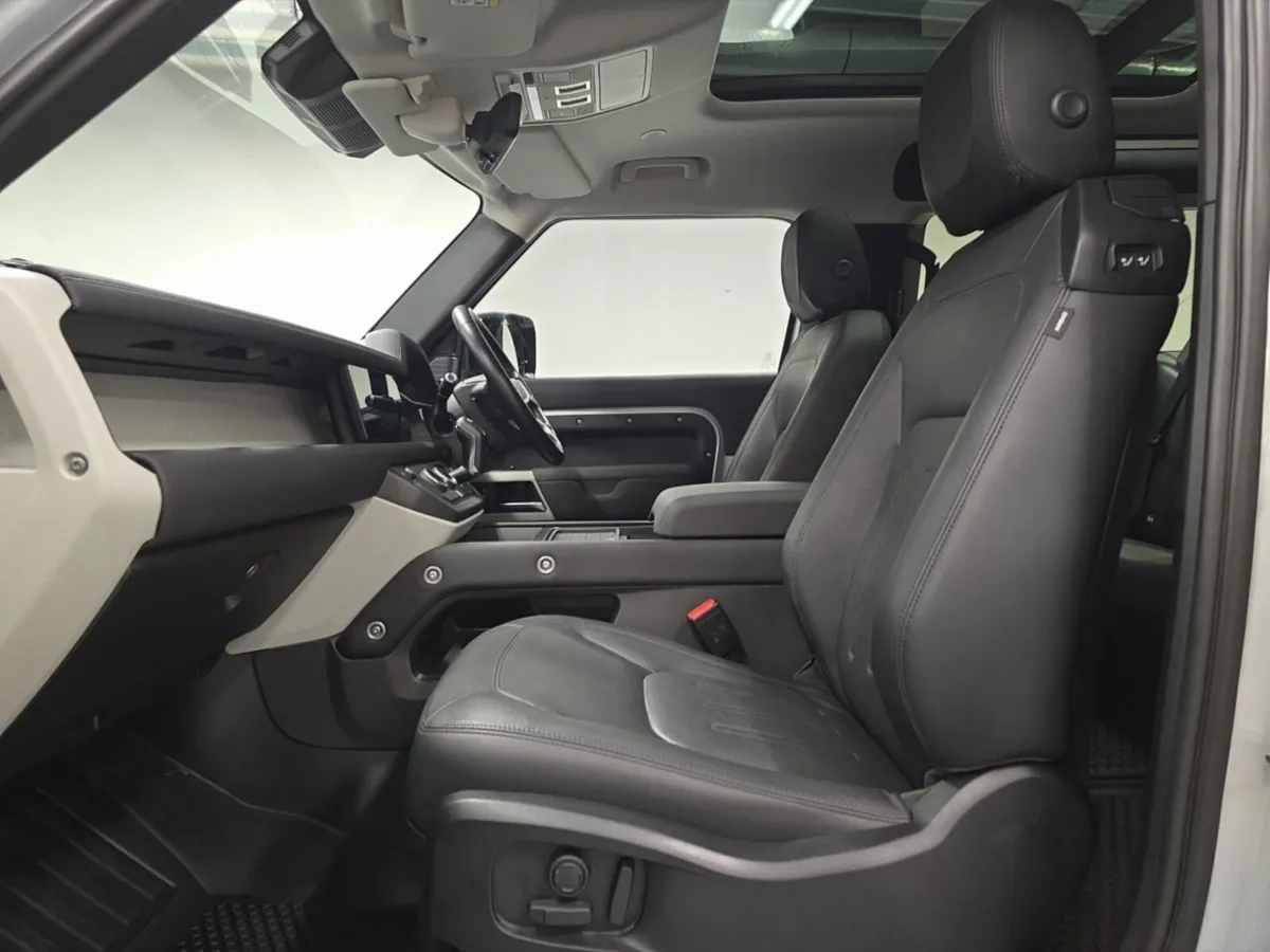 Land Rover Defender Diesel Estate SE - Image 3