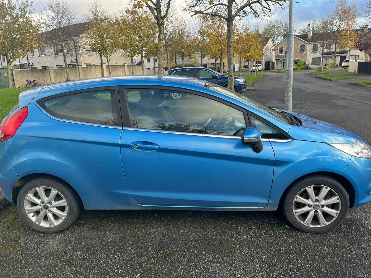 Ford Fiesta 2010 - Image 1