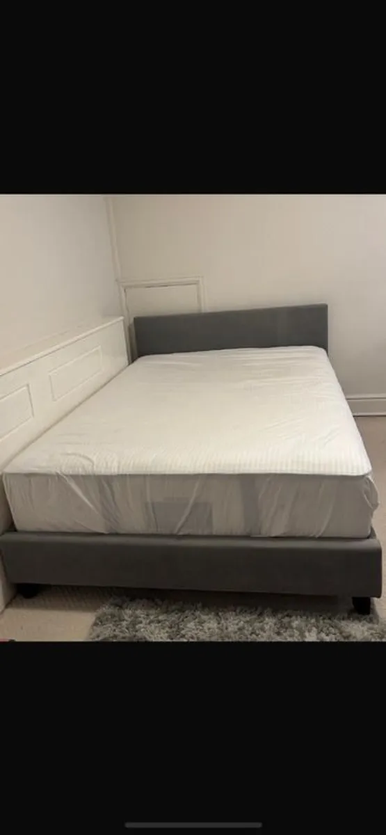 Like new Bed & Bedroom Bundle - Image 3