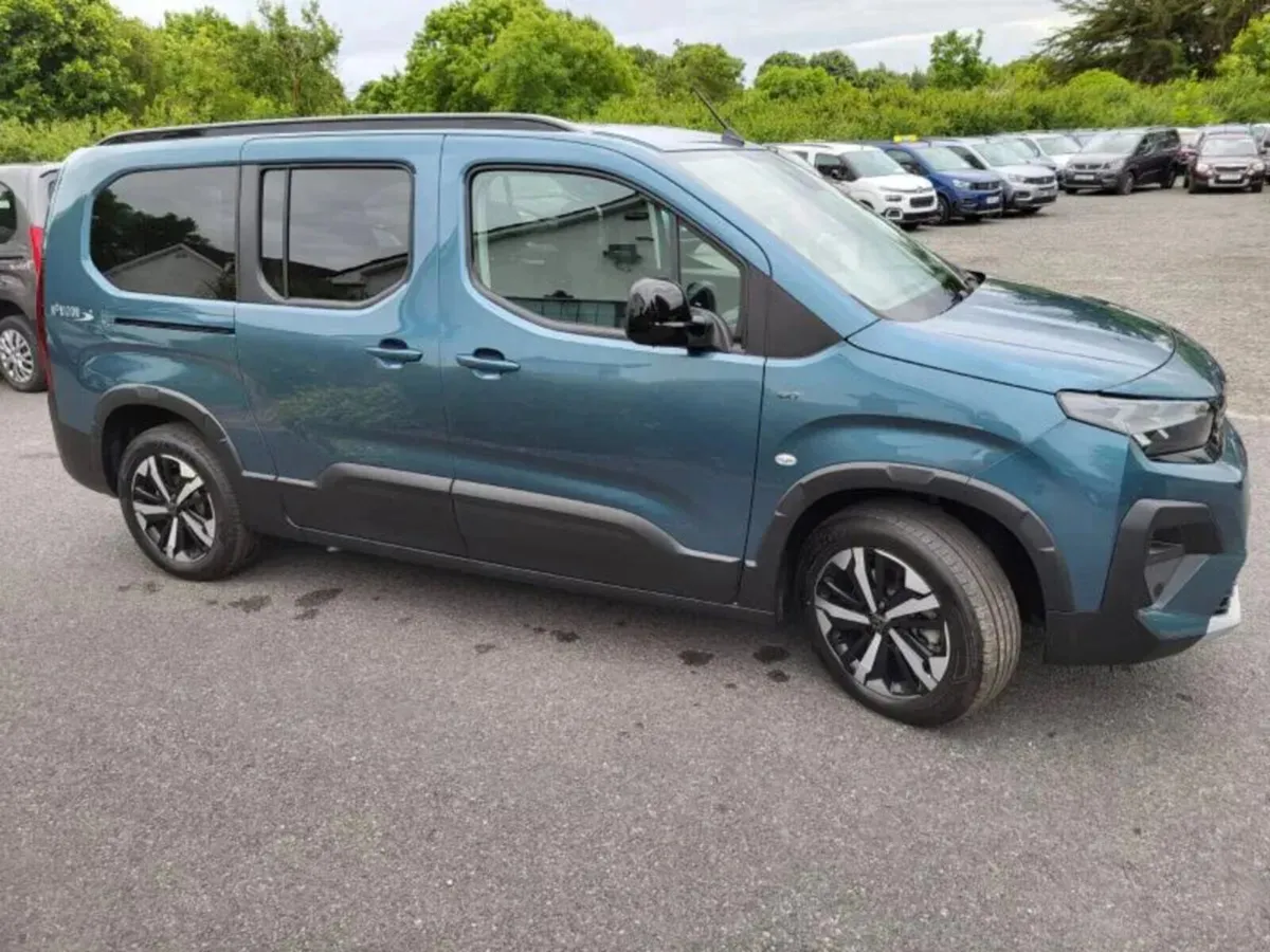 2026 Wheelchair Accessible Peugeot Rifter - Image 4