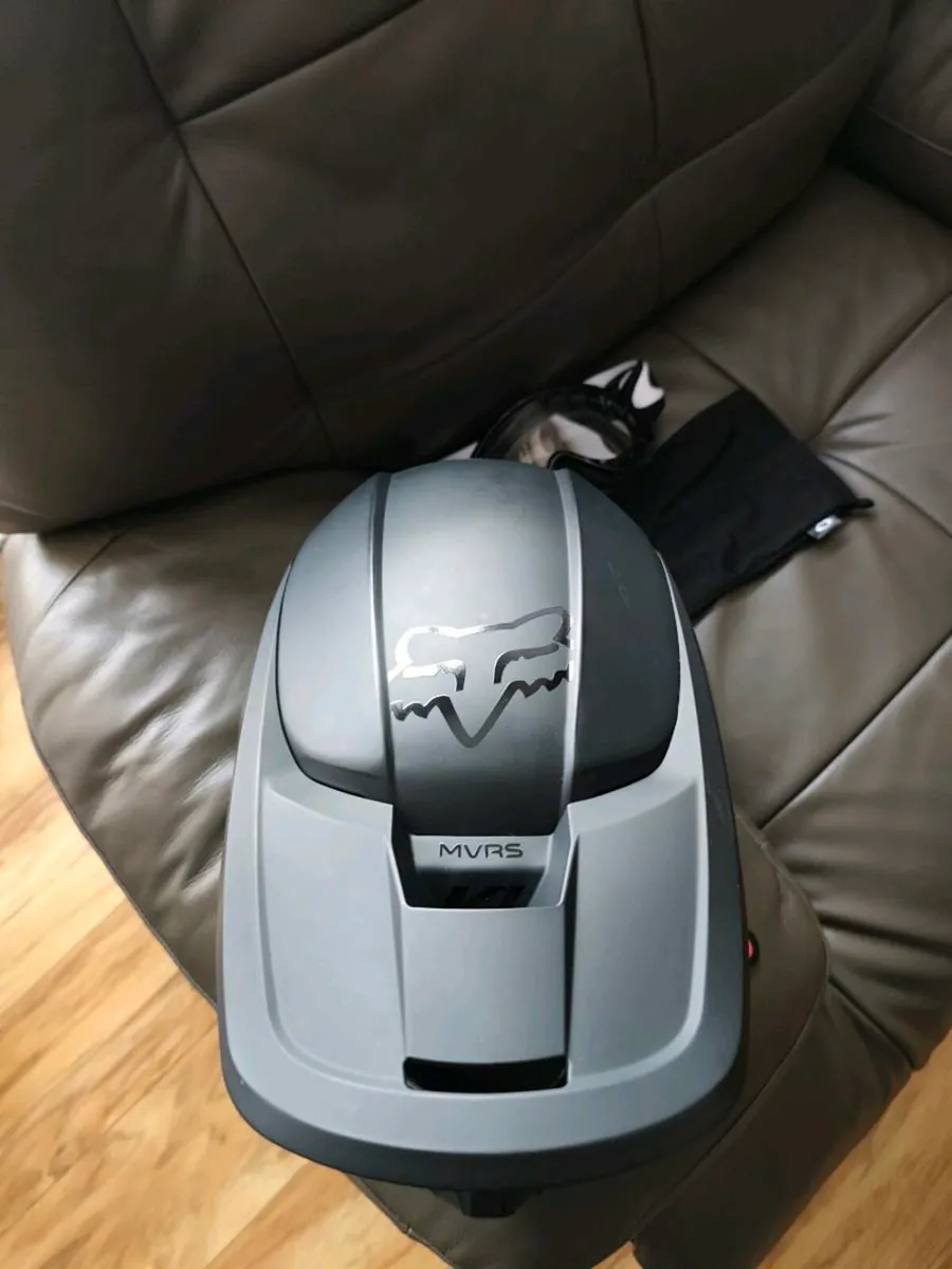 Fox V1 and OAKLEY - Image 3