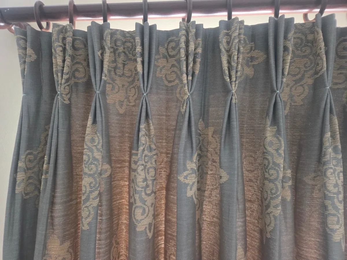 Curtains - Image 2