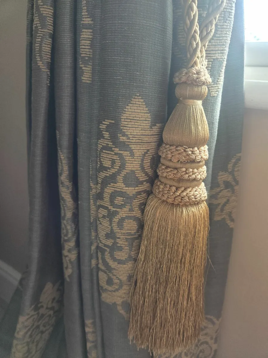 Curtains - Image 4