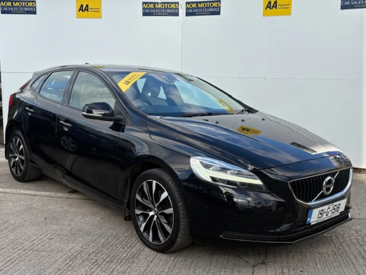 Volvo V40 2019 2.0 D3 Leather - Image 1