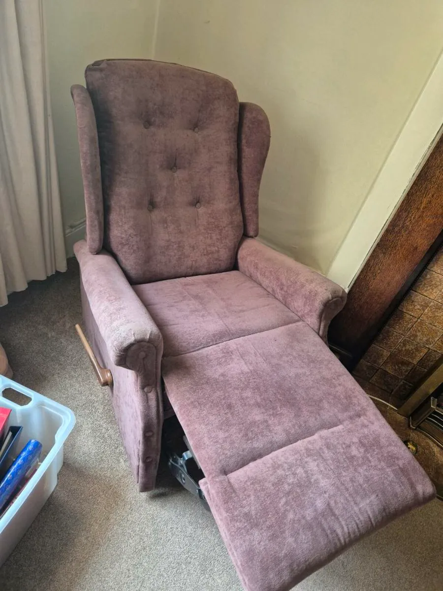 Recliner arm chair - Image 1