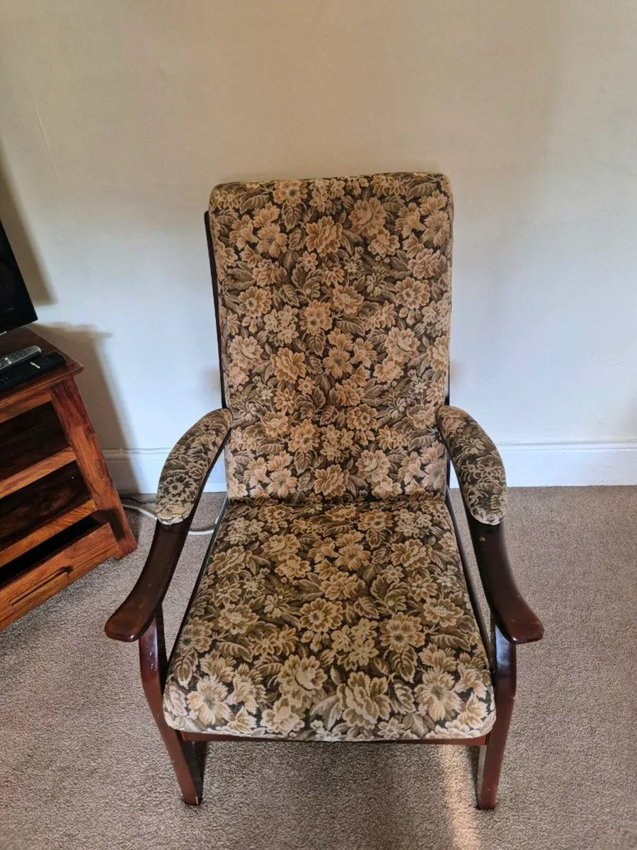 Recliner arm chair - Image 4