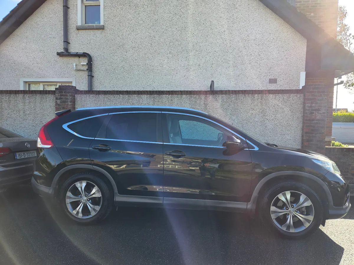 Honda CR-V Executive, 4WD, top specification - Image 3