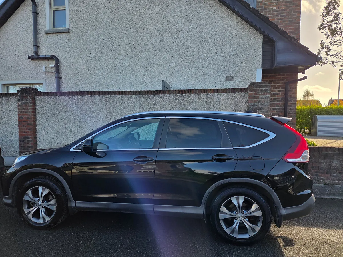 Honda CR-V Executive, 4WD, top specification - Image 4