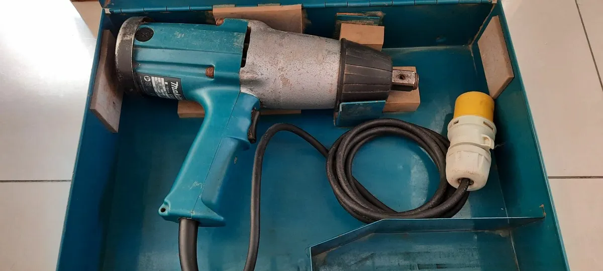 Makita 6906 19mm impact wrench 110v - Image 2