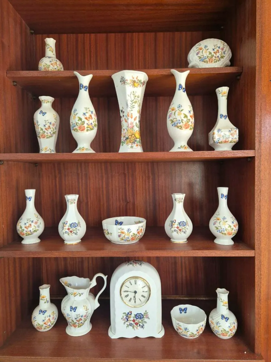 Fine bone china collection - Image 1
