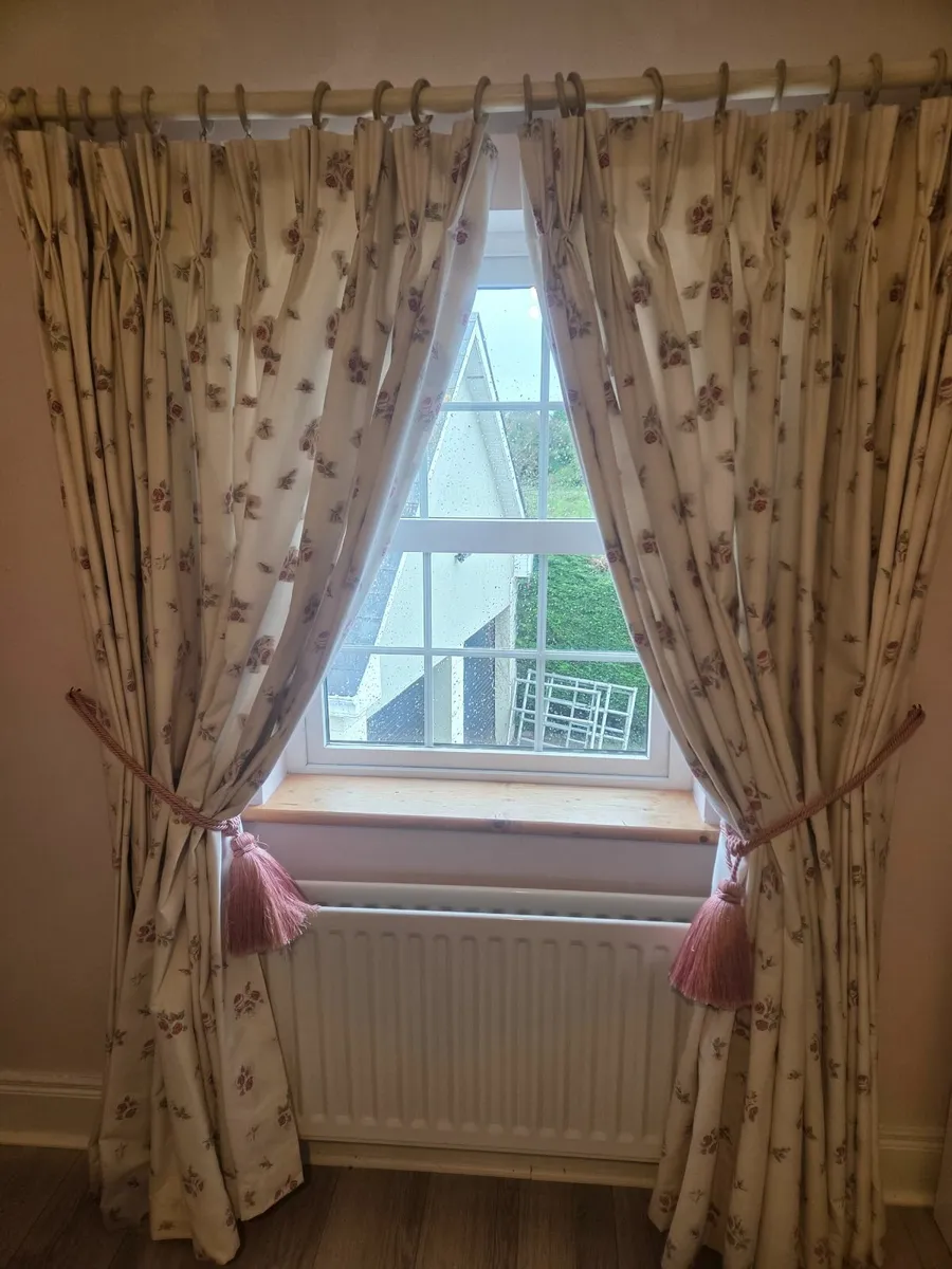 Curtains - Image 2
