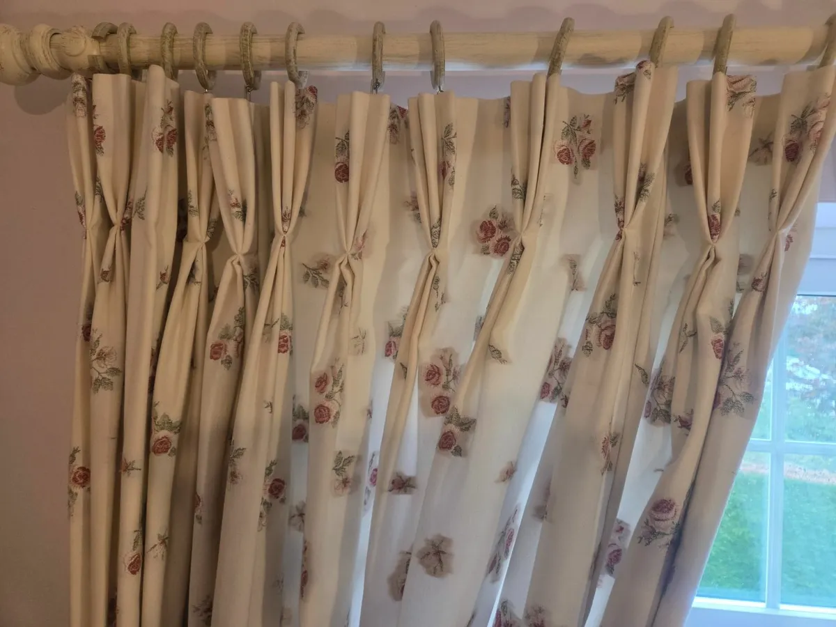 Curtains - Image 3