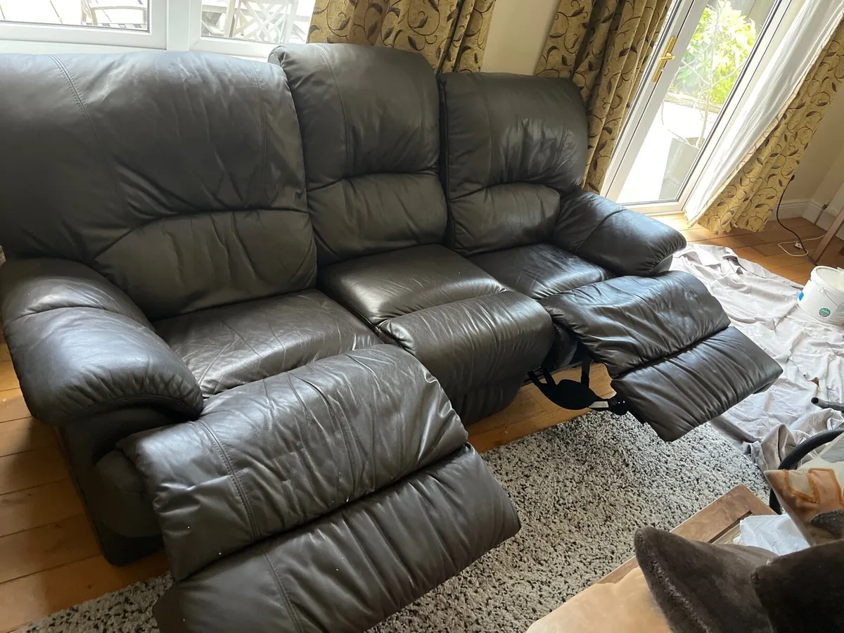 Sofa leather 3 2 1 recliner. - Image 1